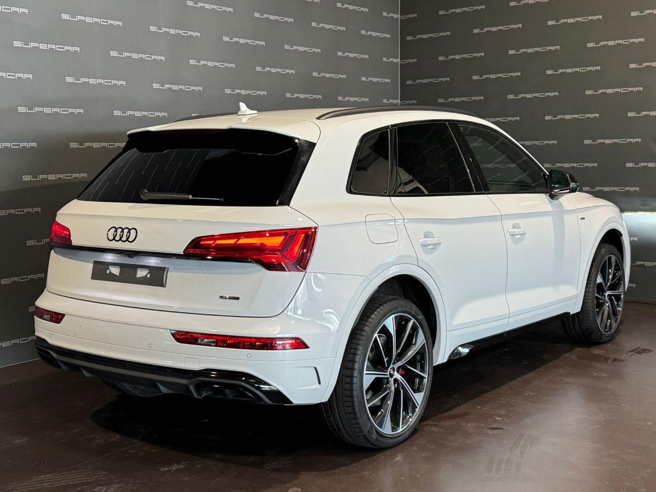 AUDI Q5 40 TDI 204 CV quattro S tronic Identity Black - 3