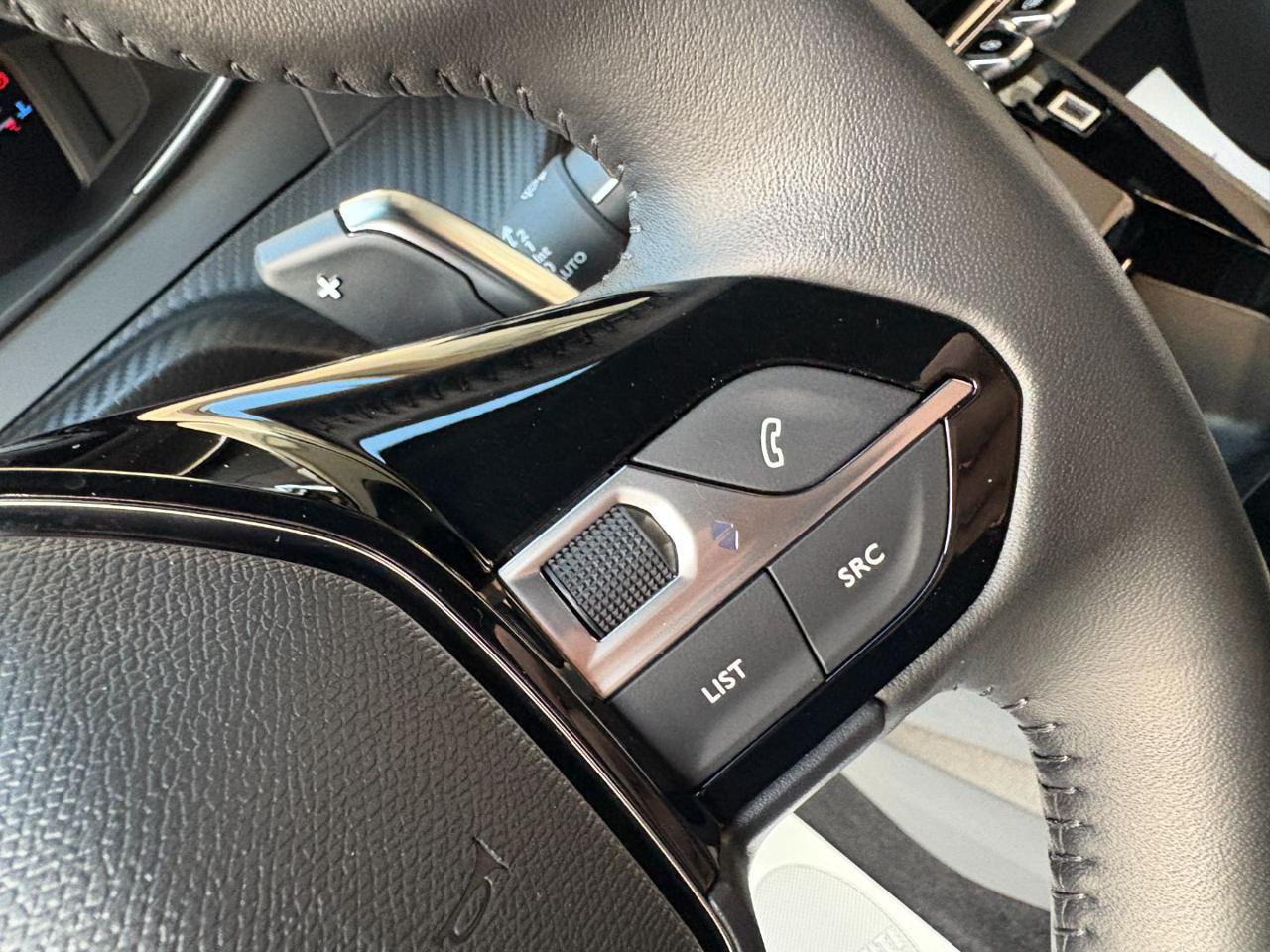 PEUGEOT 2008 1.5 BlueHDi 130 S&S EAT8 Allure - 20