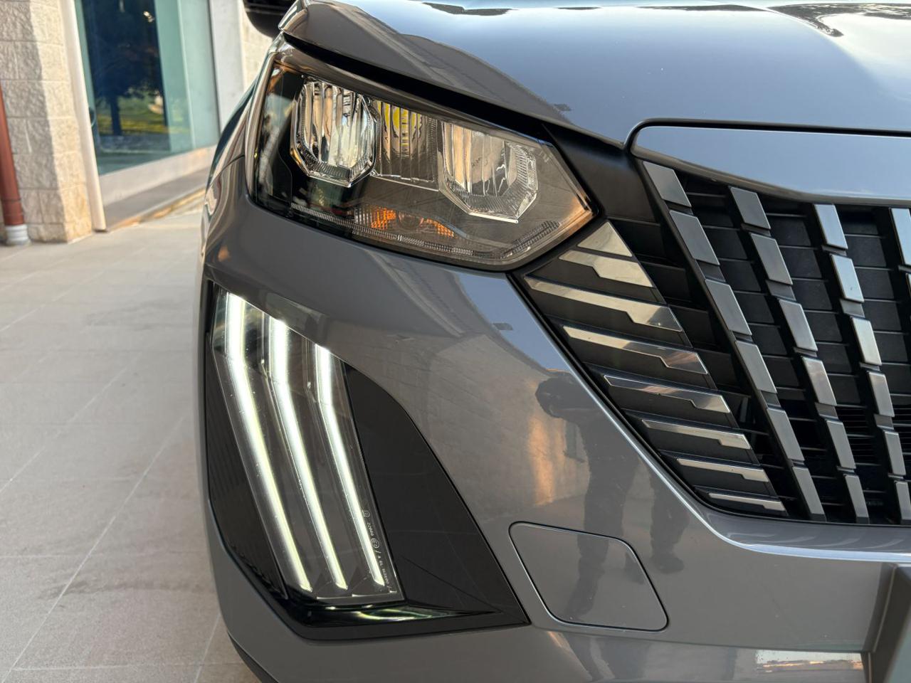 PEUGEOT 2008 1.5 BlueHDi 130 S&S EAT8 Allure - 27