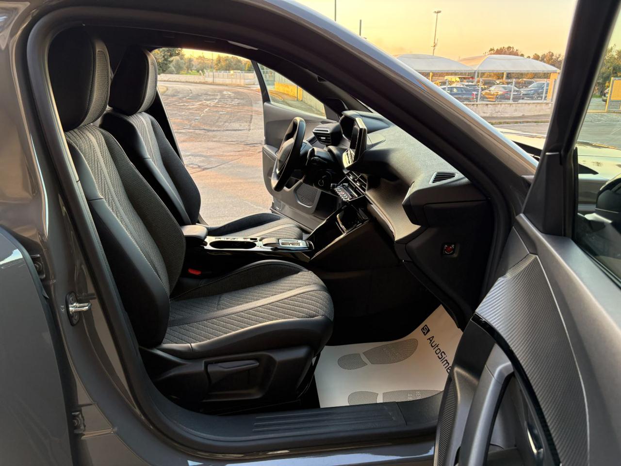 PEUGEOT 2008 1.5 BlueHDi 130 S&S EAT8 Allure - 9