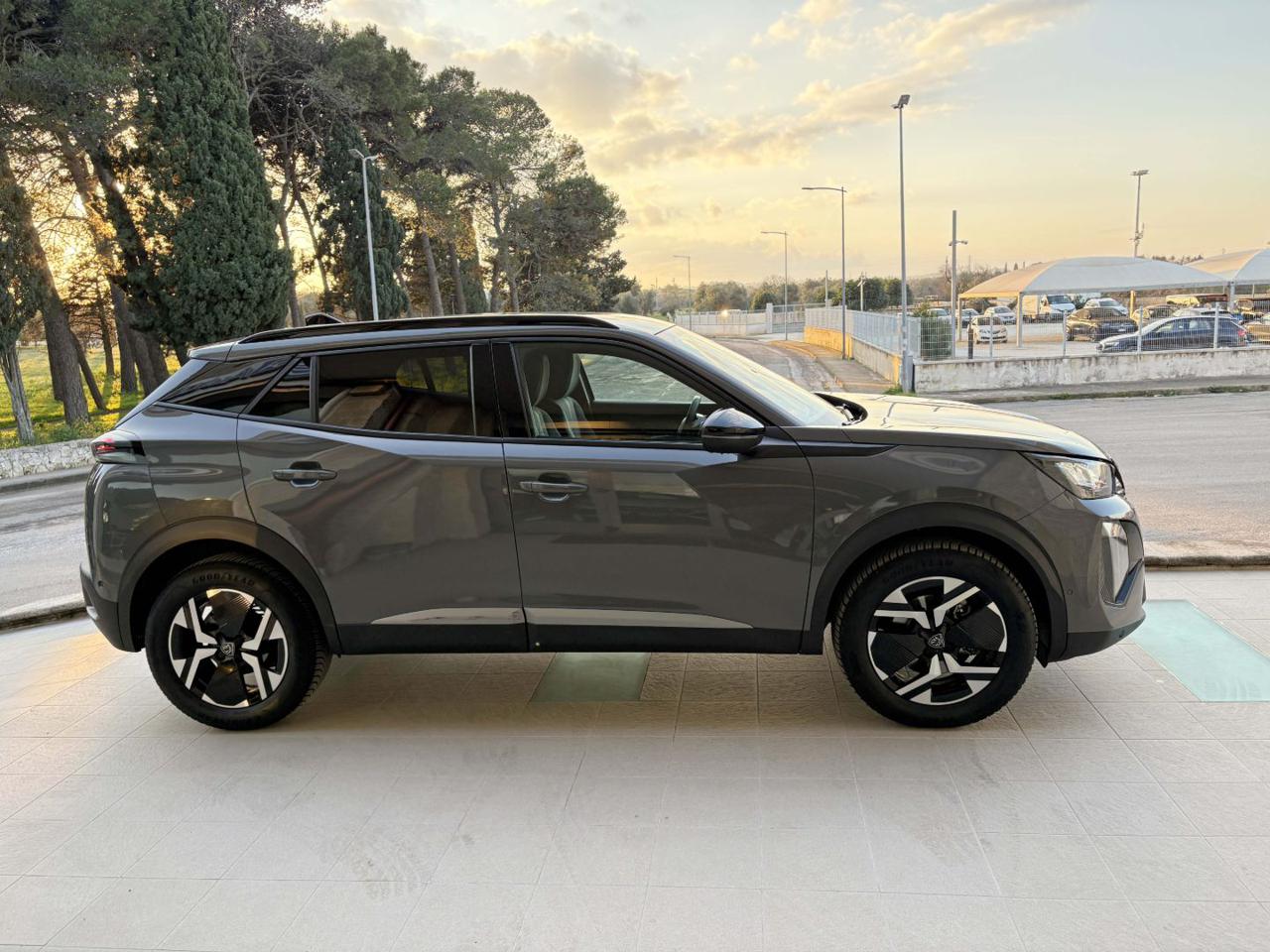 PEUGEOT 2008 1.5 BlueHDi 130 S&S EAT8 Allure - 4