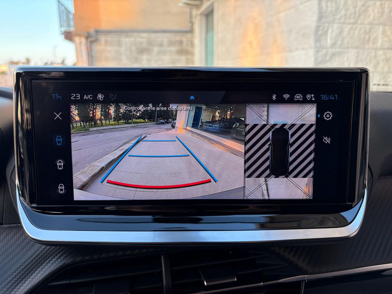 PEUGEOT 2008 1.5 BlueHDi 130 S&S EAT8 Allure - 24