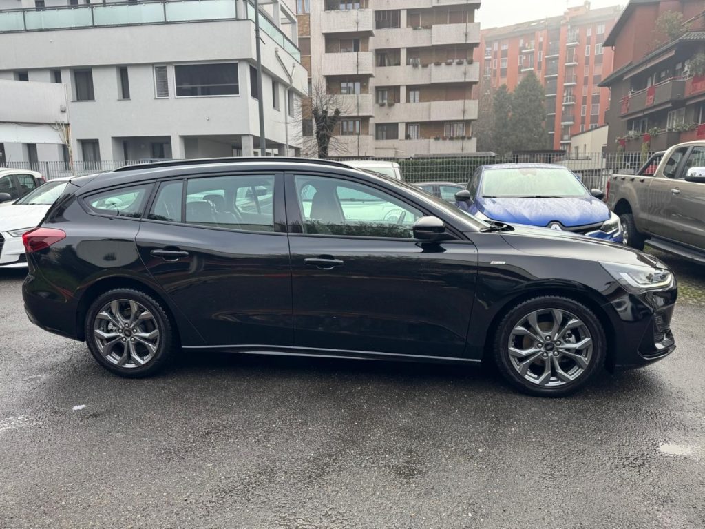 FORD Focus 1.0 EcoBoost Hybrid 125CV Powershift SW ST-Line De - 4