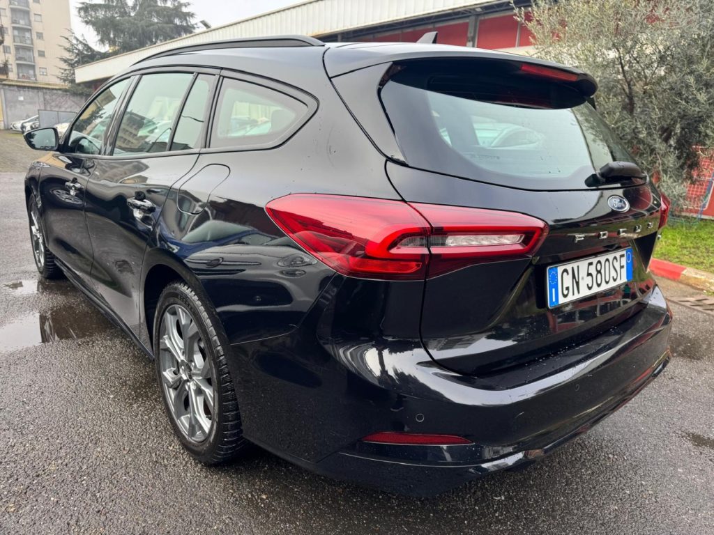 FORD Focus 1.0 EcoBoost Hybrid 125CV Powershift SW ST-Line De - 5