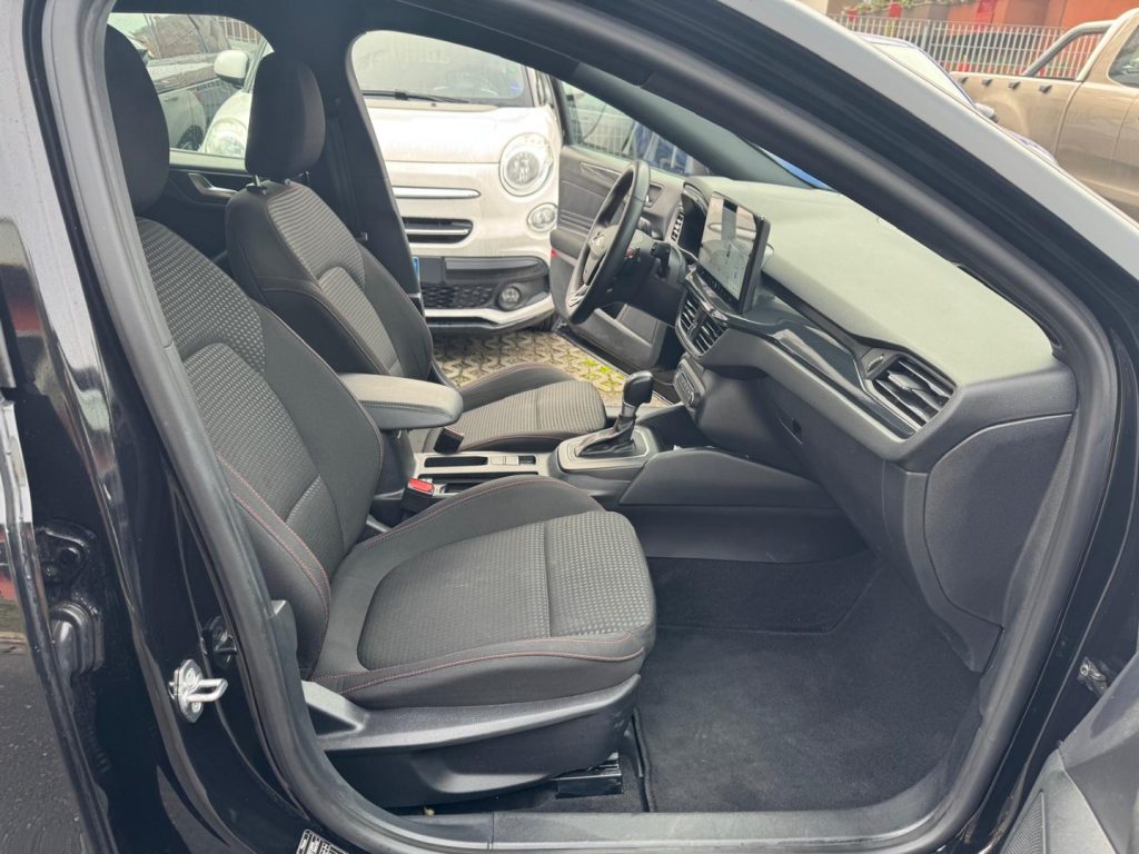 FORD Focus 1.0 EcoBoost Hybrid 125CV Powershift SW ST-Line De - 14