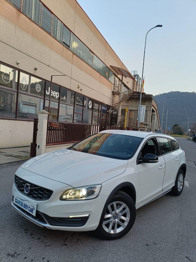 VOLVO V60 Cross Country Bianco metallizzato
