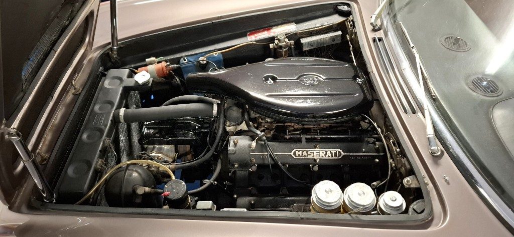 MASERATI Quattroporte 4.136cc **TARGHE NERE**LIBRETTO A PAGINE - 46