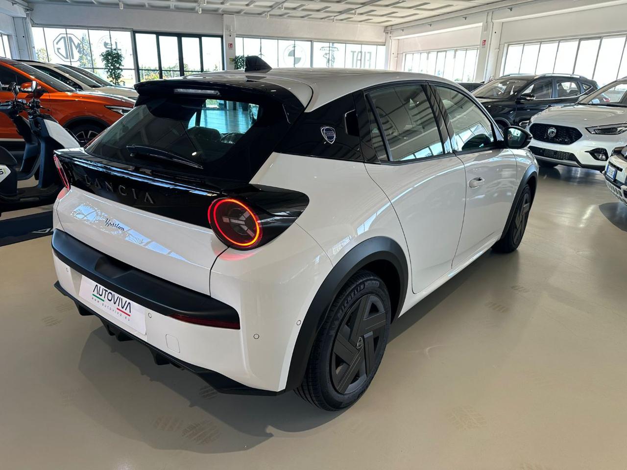 LANCIA Ypsilon Hybrid e-DCT - 8