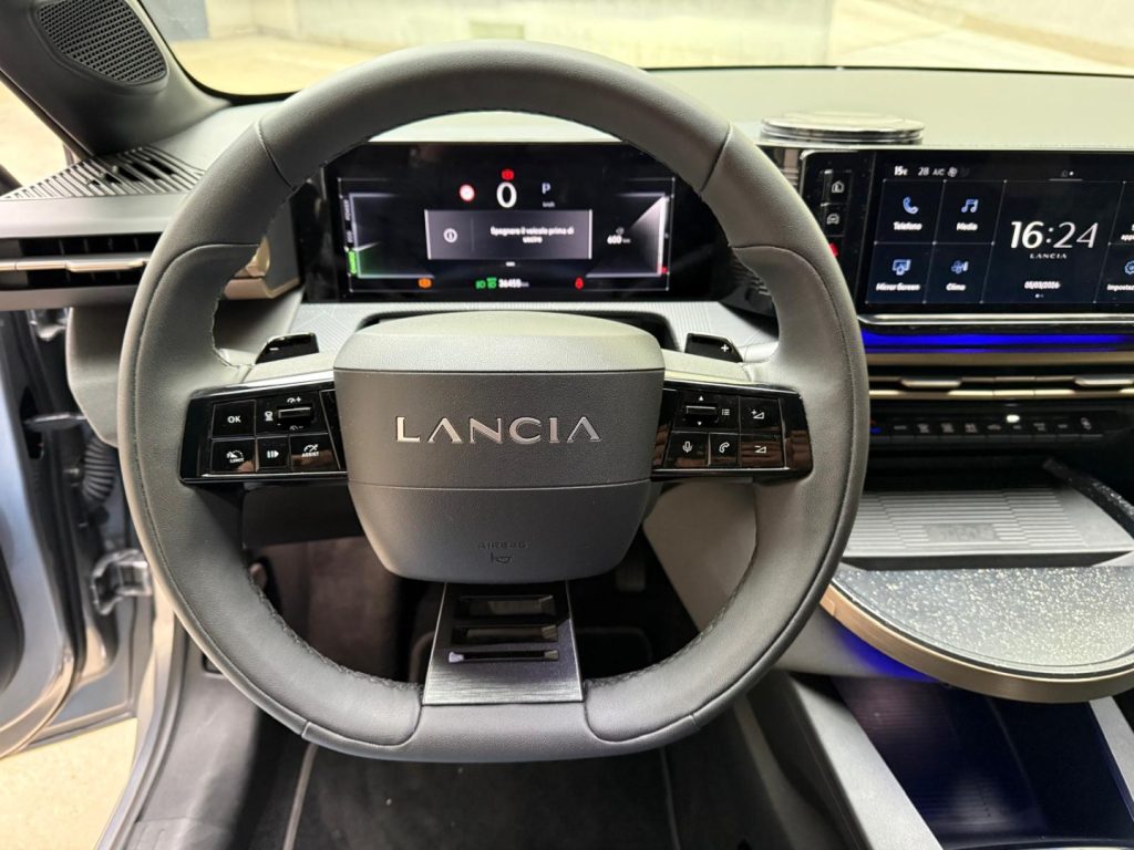 LANCIA Ypsilon Hybrid e-DCT LX - 15