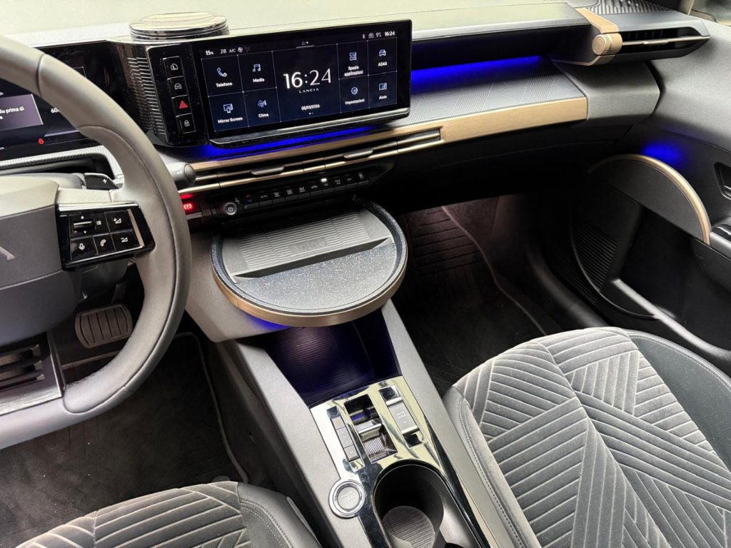 LANCIA Ypsilon Hybrid e-DCT LX - 16