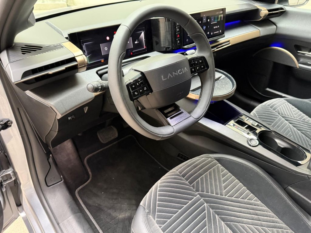 LANCIA Ypsilon Hybrid e-DCT LX - 12