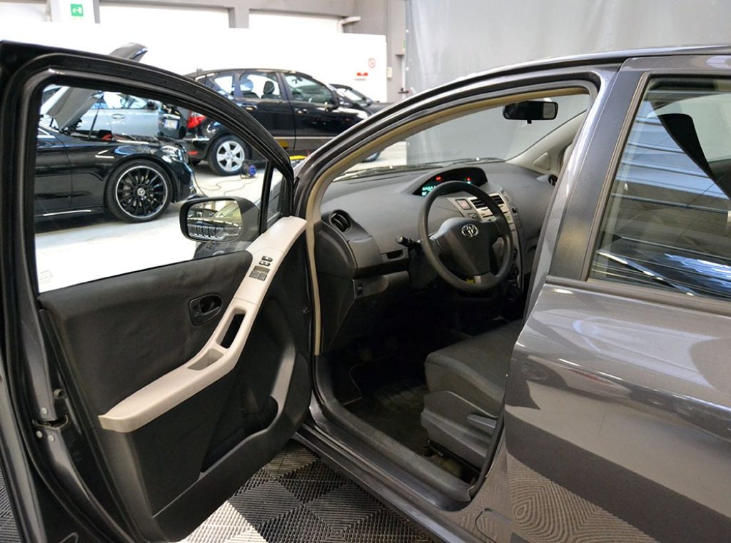 TOYOTA Yaris 1.0 5 porte Ok Neopatentati Unico Proprietario - 2