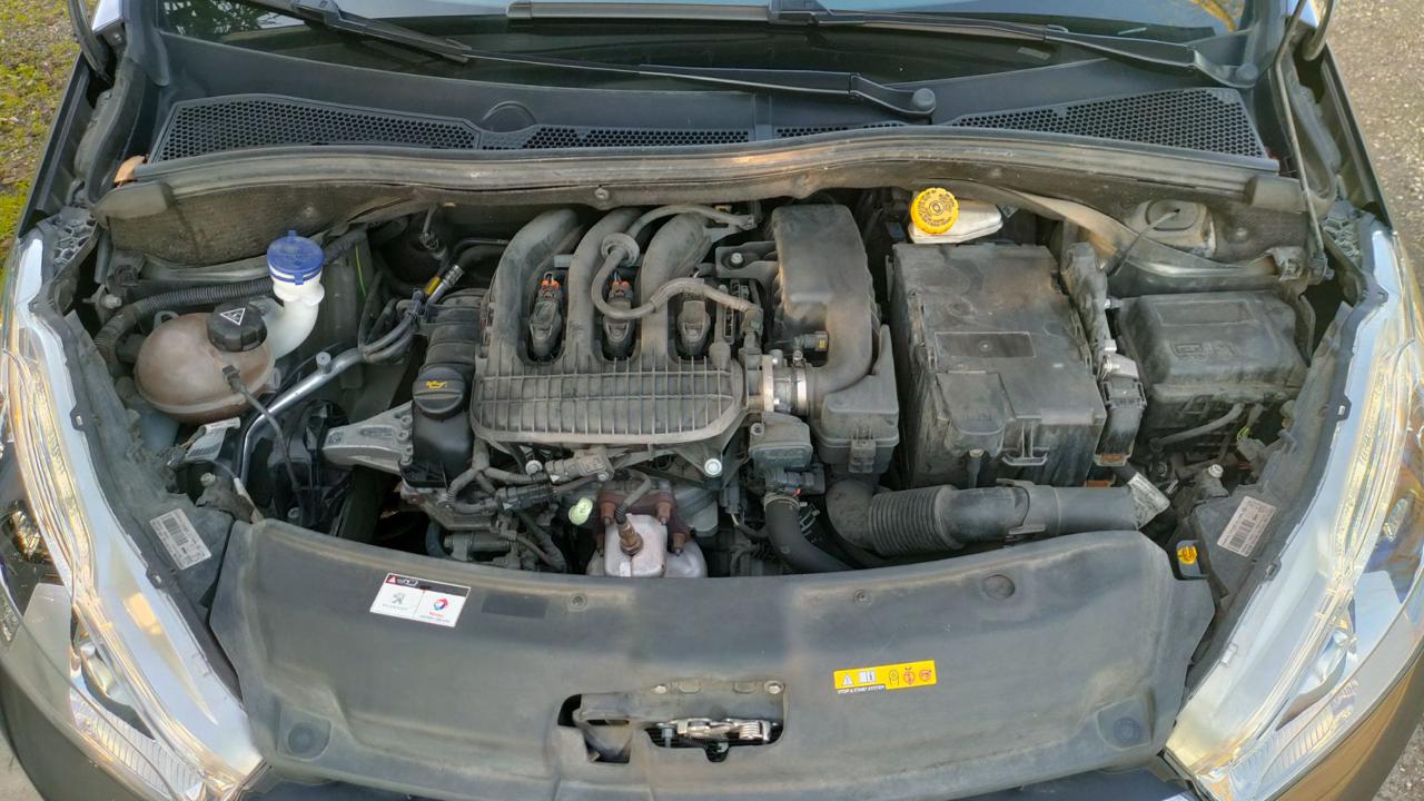 PEUGEOT 208 1.2 82CV BENZINA 5 porte Allure 58000KM - 9