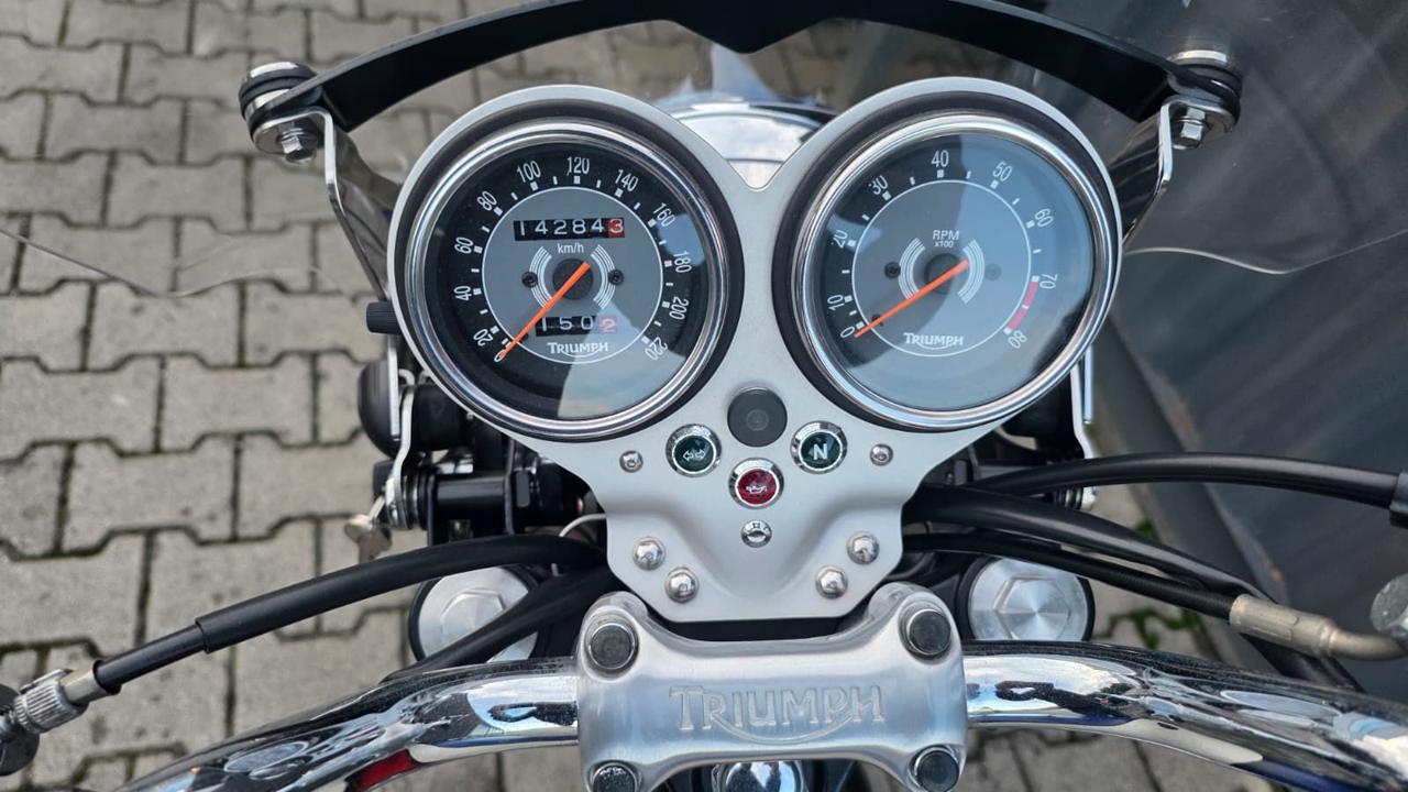 TRIUMPH Bonneville T100 2007 - 7