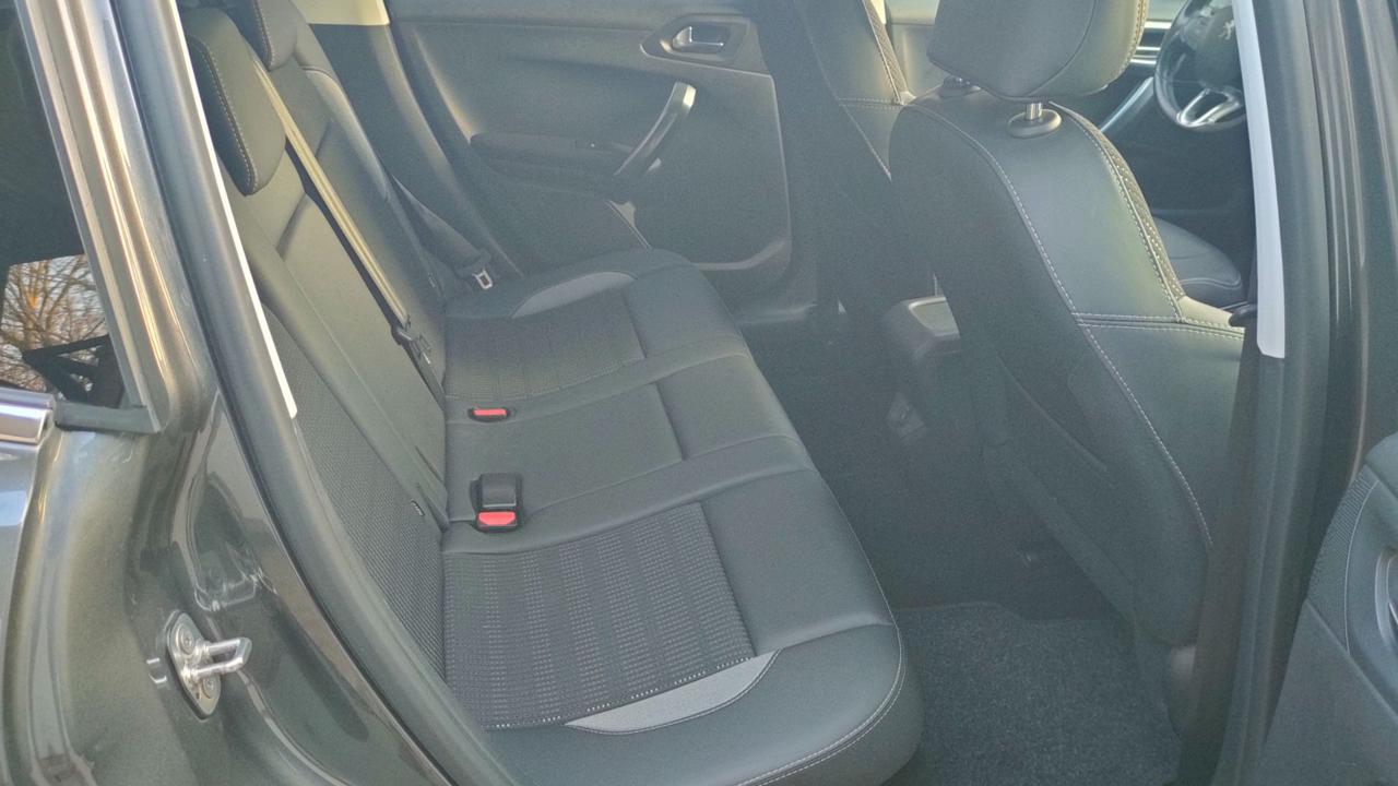 PEUGEOT 2008 1.2 Turbo 130 S&S Allure 57.000KM - 11