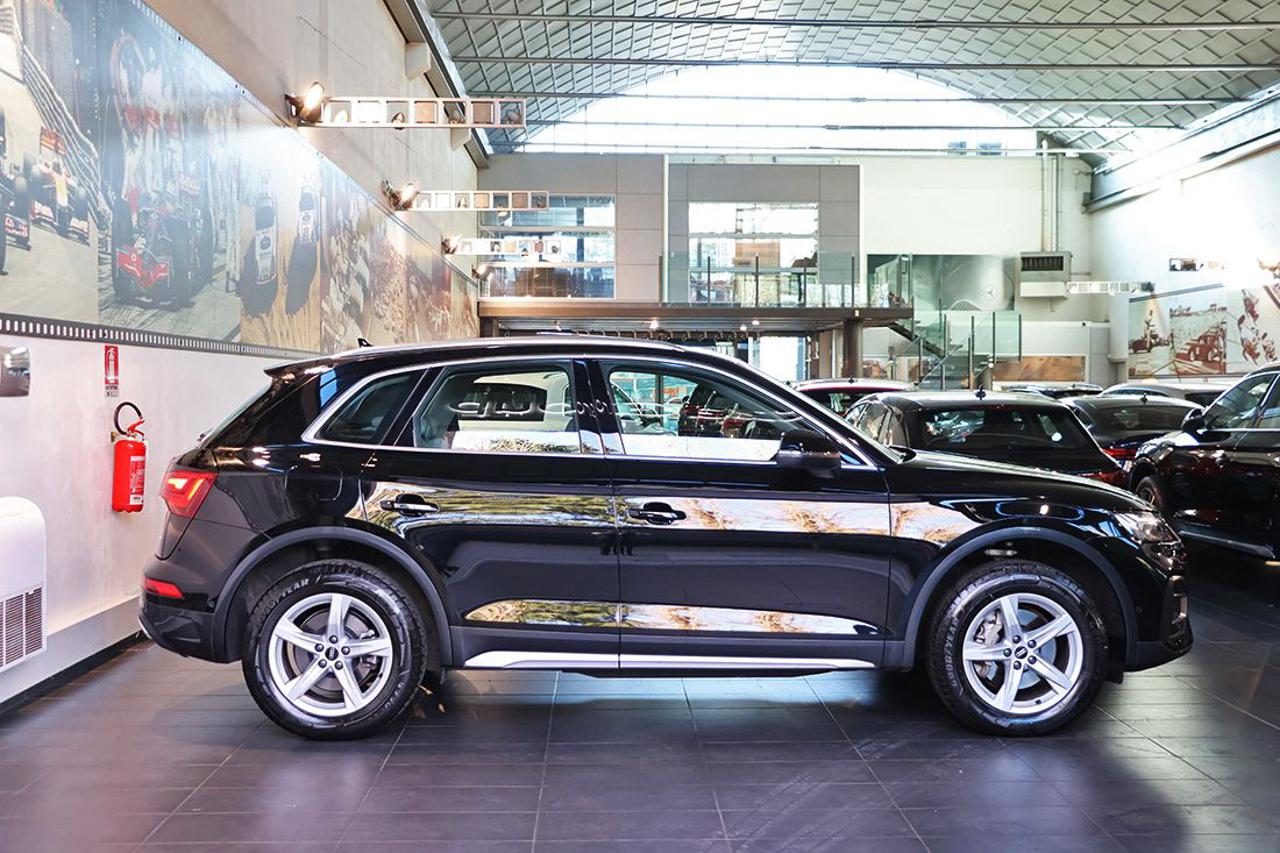 AUDI Q5 40 TDI Quattro S-Tronic Business Advanced - 2