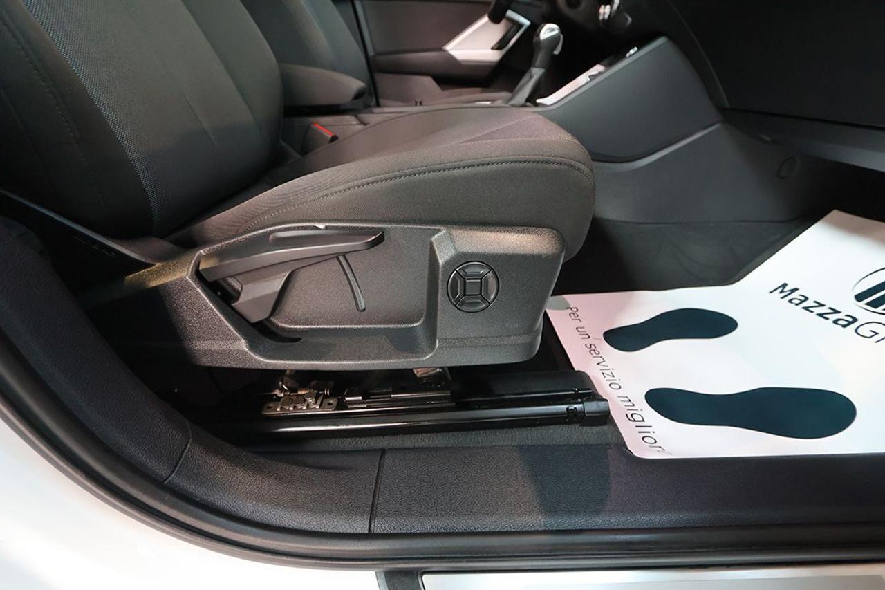 AUDI Q3 35 TDI S-Tronic Business Advanced - 38