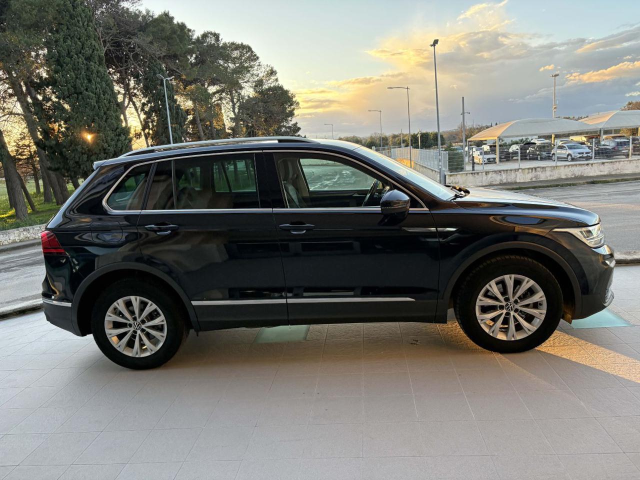 VOLKSWAGEN Tiguan 2.0 TDI 150 CV SCR DSG Life - 4