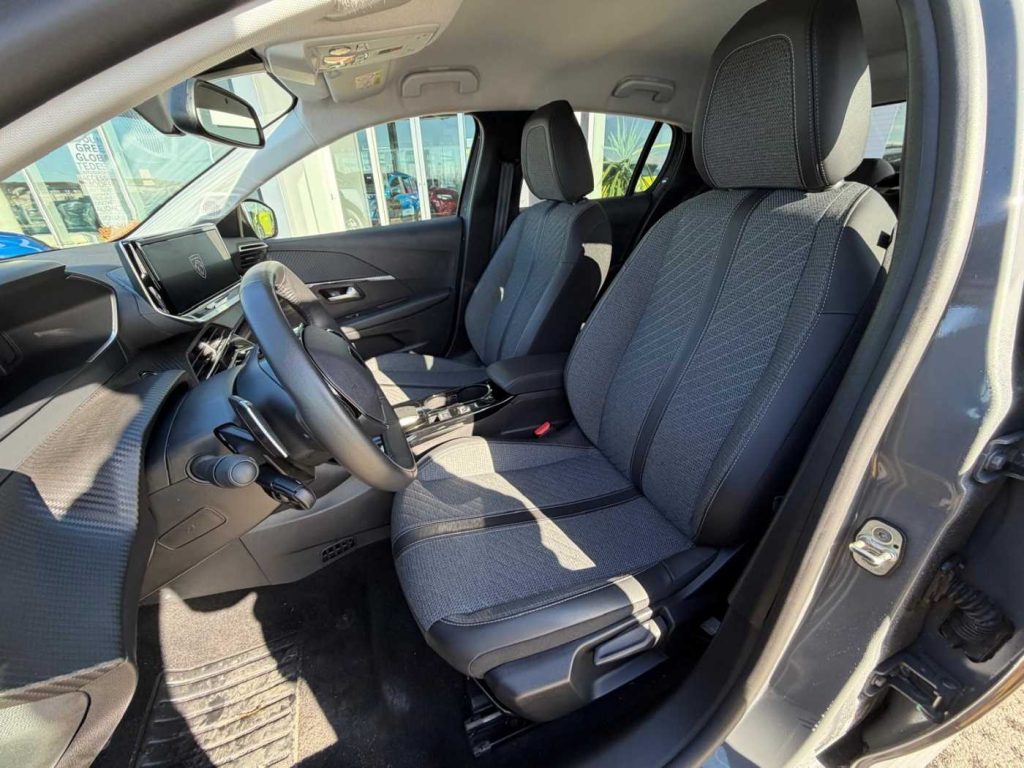 PEUGEOT 208 Hybrid 100 e-DCS6 Allure - 15