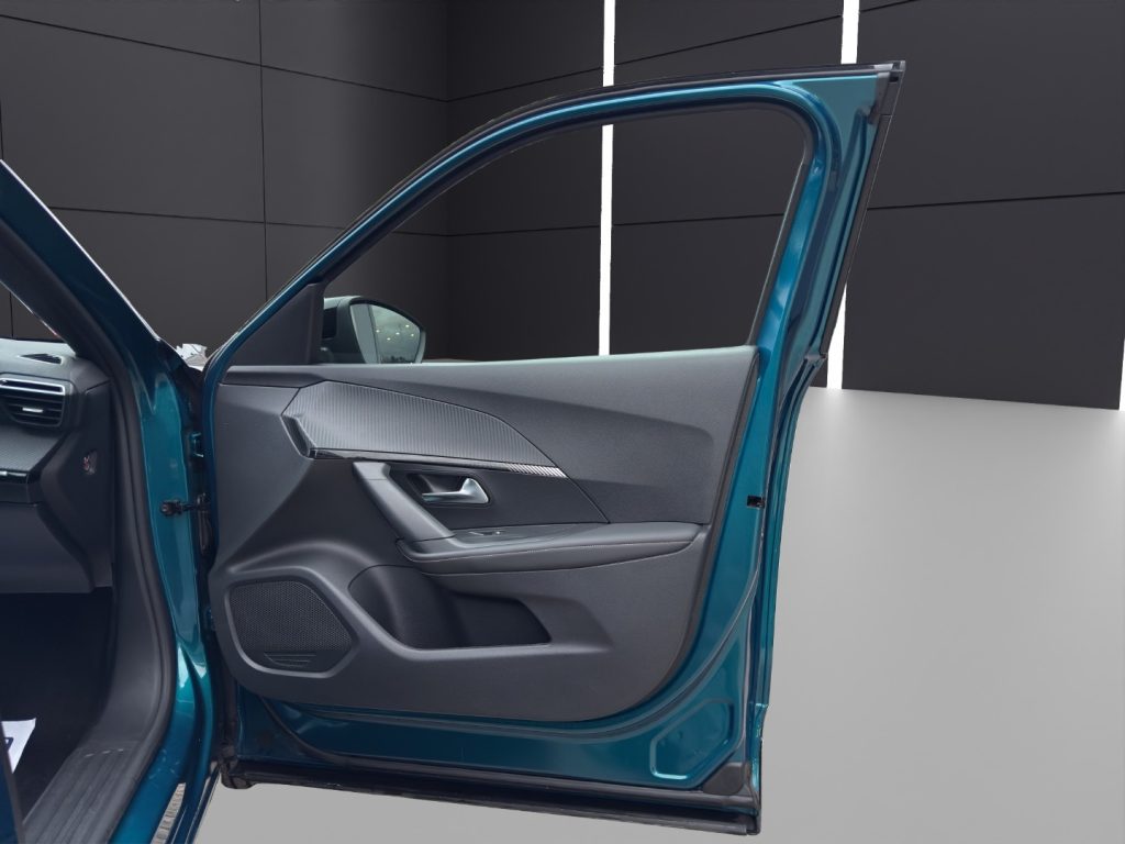 PEUGEOT 2008 PureTech 100 S&S Allure - 17