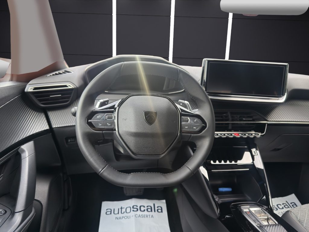 PEUGEOT 2008 Hybrid 136 e-DCS6 Allure - 10