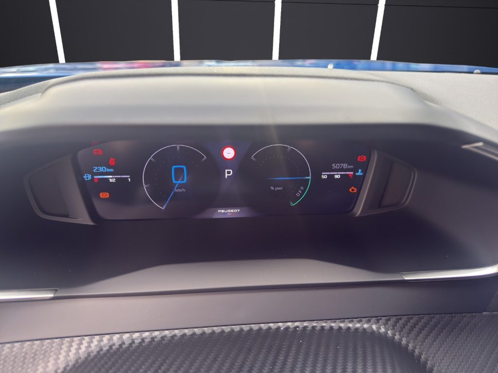 PEUGEOT 2008 Hybrid 136 e-DCS6 Allure - 11