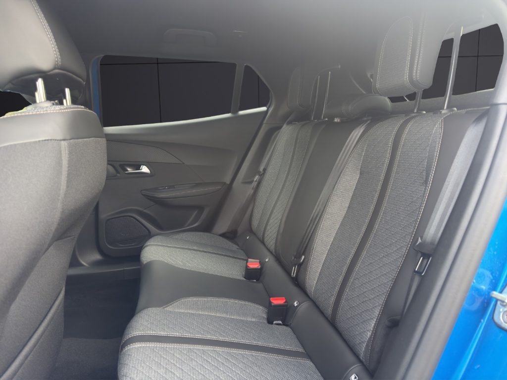 PEUGEOT 2008 Hybrid 136 e-DCS6 Allure - 13