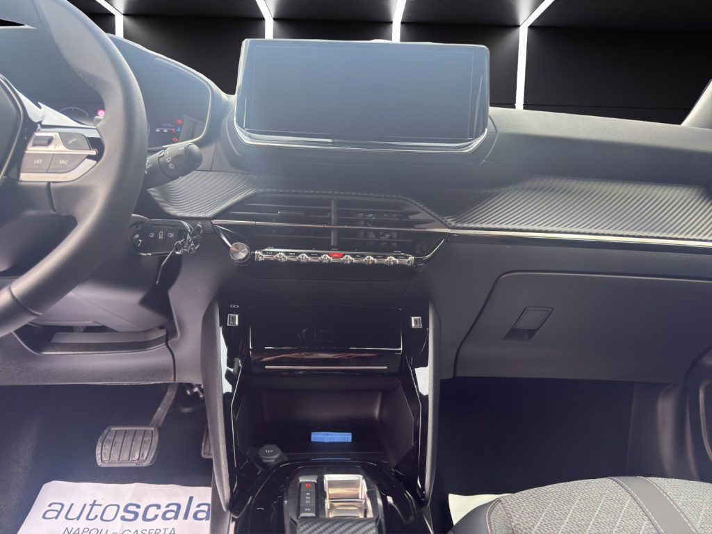 PEUGEOT 2008 Hybrid 136 e-DCS6 Allure - 15