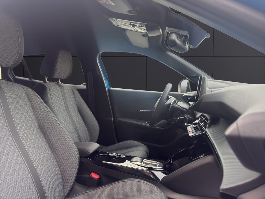 PEUGEOT 2008 Hybrid 136 e-DCS6 Allure - 18