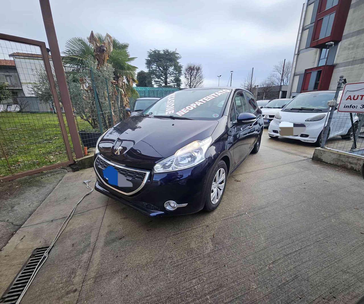 PEUGEOT 208 1° serie PureTech 82 5 porte Allure PARI AL NUOVO - 3