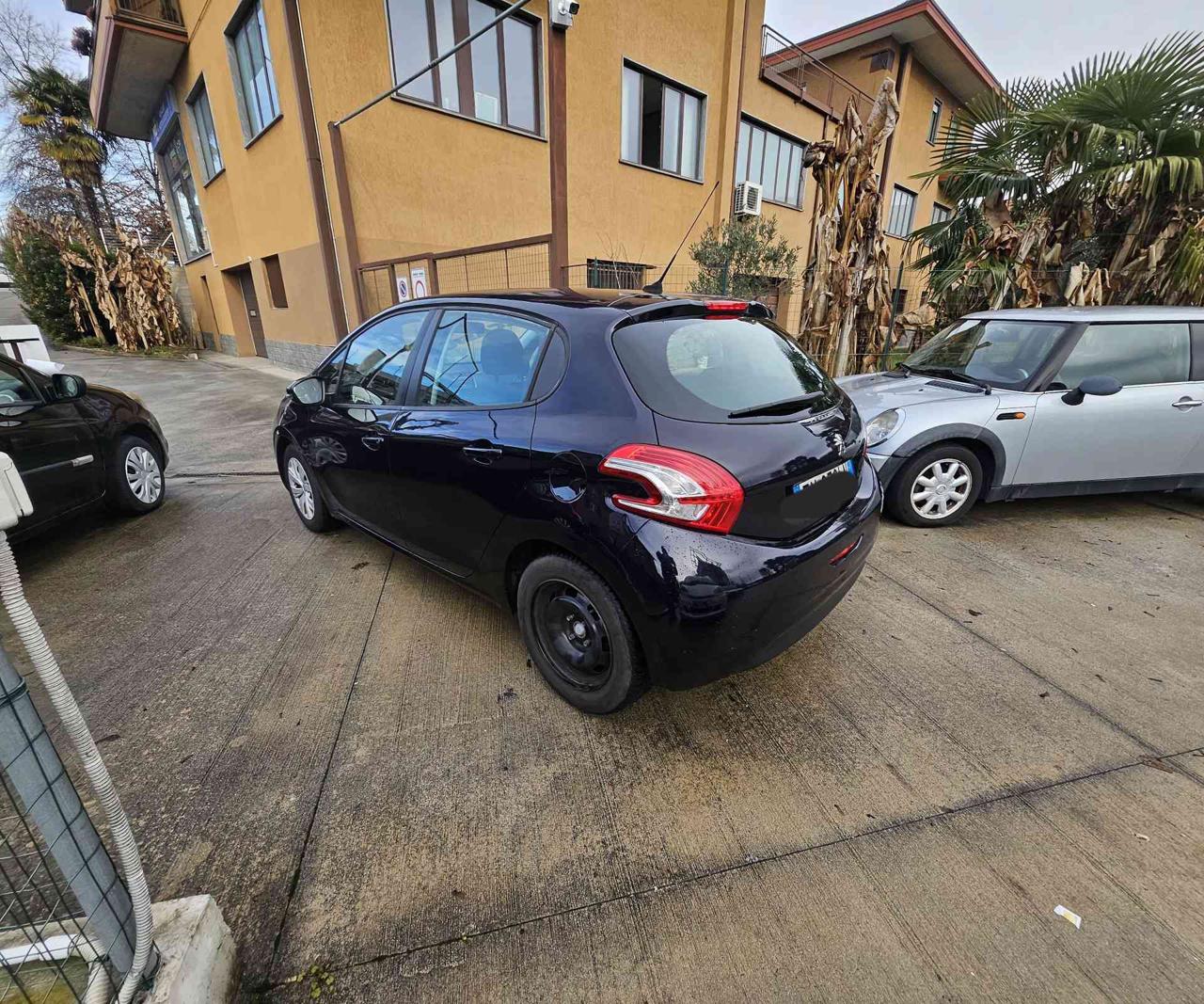 PEUGEOT 208 1° serie PureTech 82 5 porte Allure PARI AL NUOVO - 7