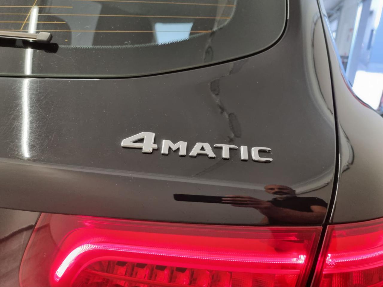 MERCEDES-BENZ GLC 220 d 4Matic Exclusive - 23