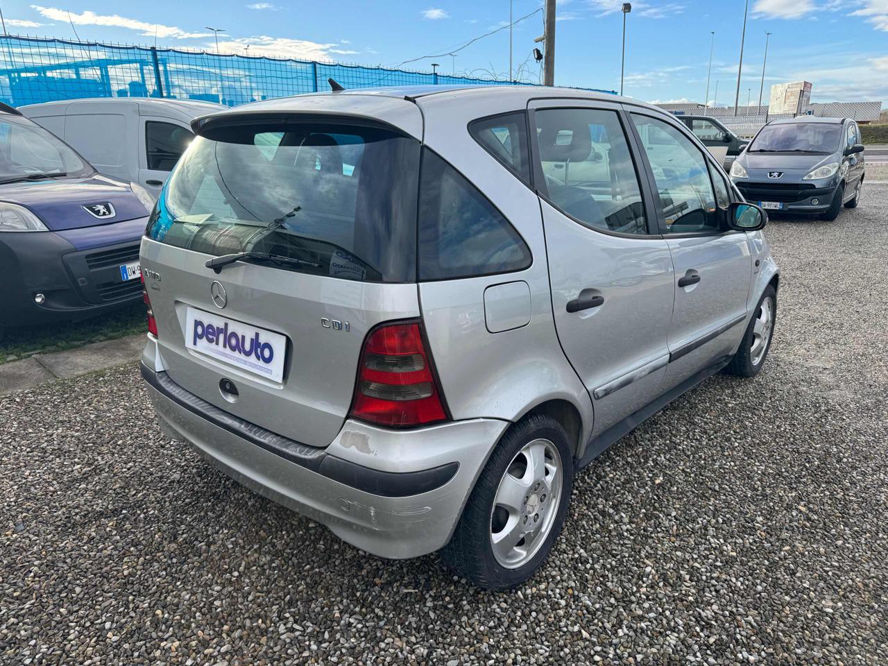 MERCEDES-BENZ A 170 CDI  Avantgarde Cambio Automatico - 6