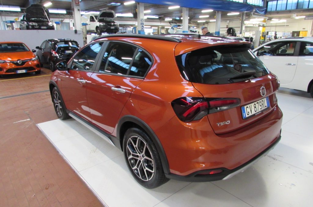 FIAT Tipo 1.5 Hybrid 5 porte Cross CAMBIO AUTOMATICO - 4