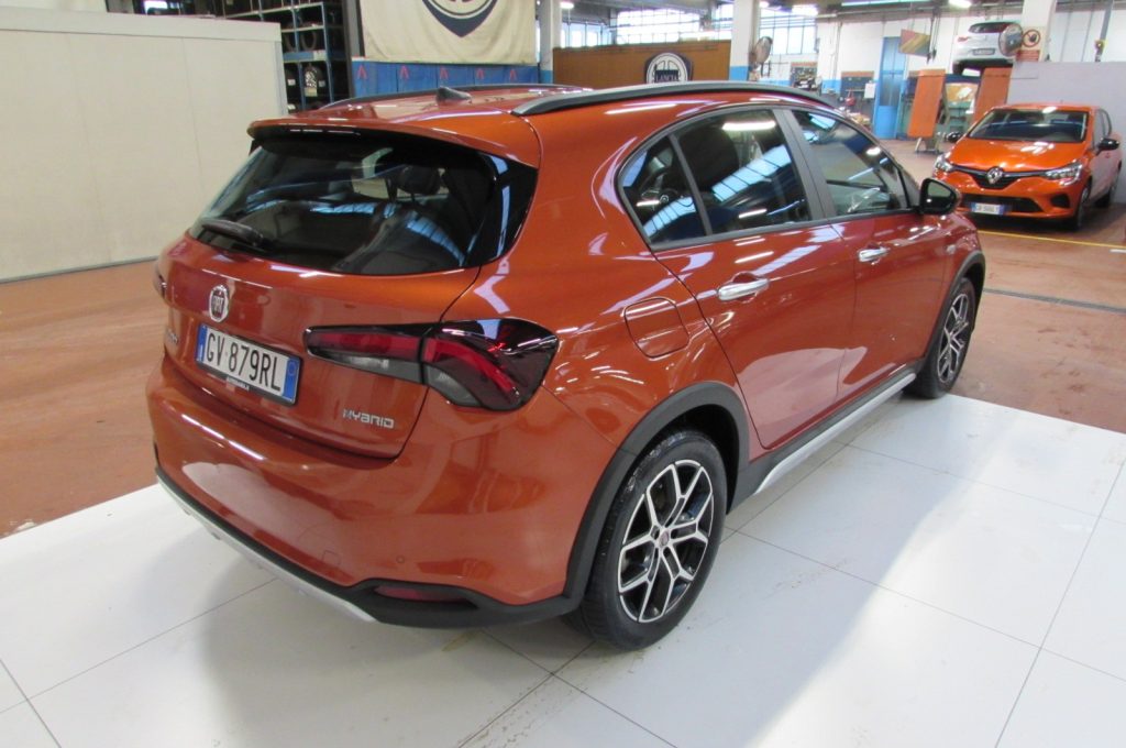 FIAT Tipo 1.5 Hybrid 5 porte Cross CAMBIO AUTOMATICO - 5