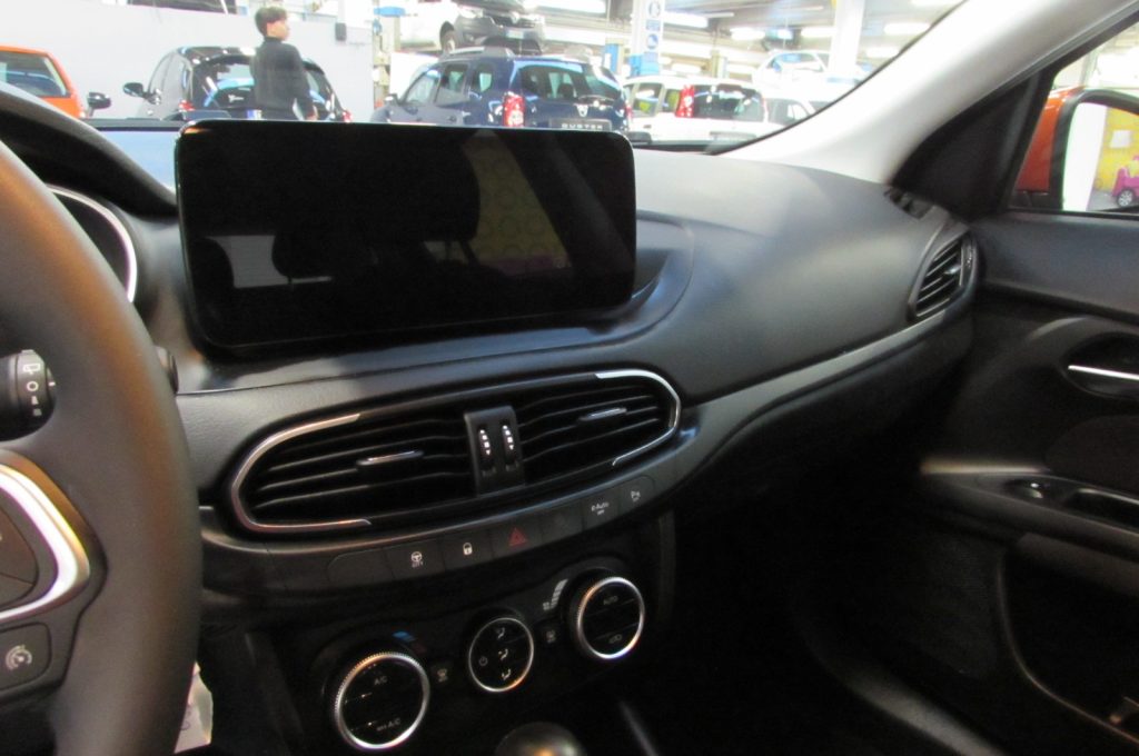 FIAT Tipo 1.5 Hybrid 5 porte Cross CAMBIO AUTOMATICO - 9