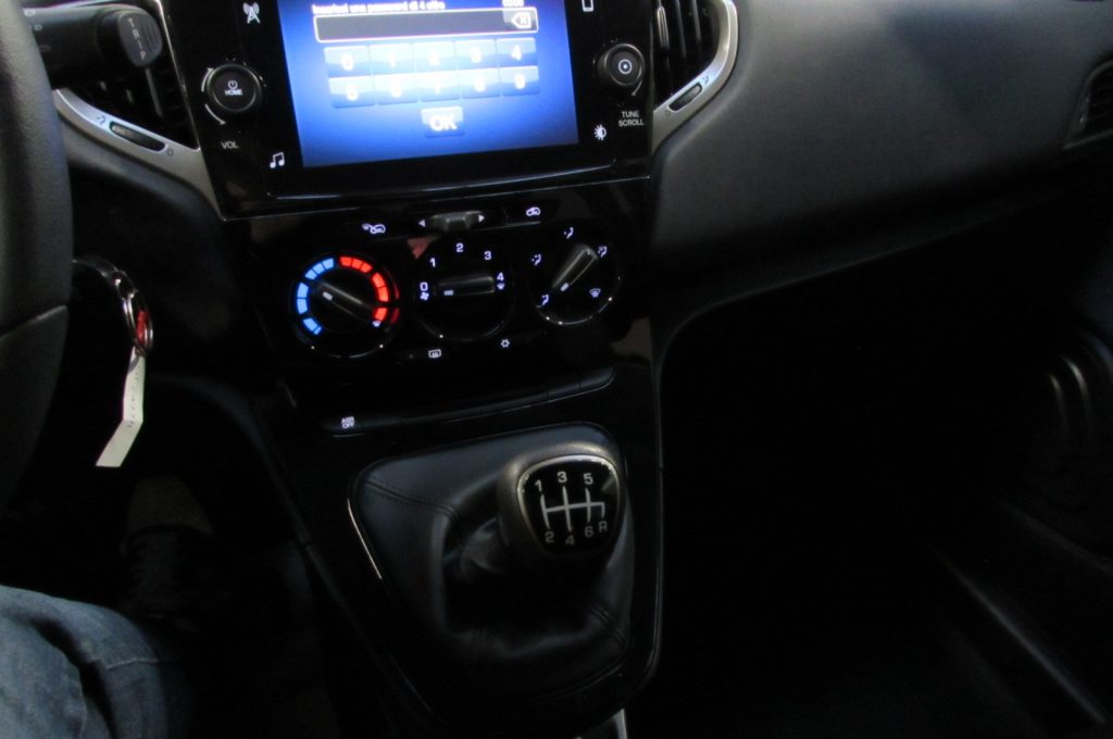 FIAT Tipo 1.5 Hybrid 5 porte Cross CAMBIO AUTOMATICO - 16