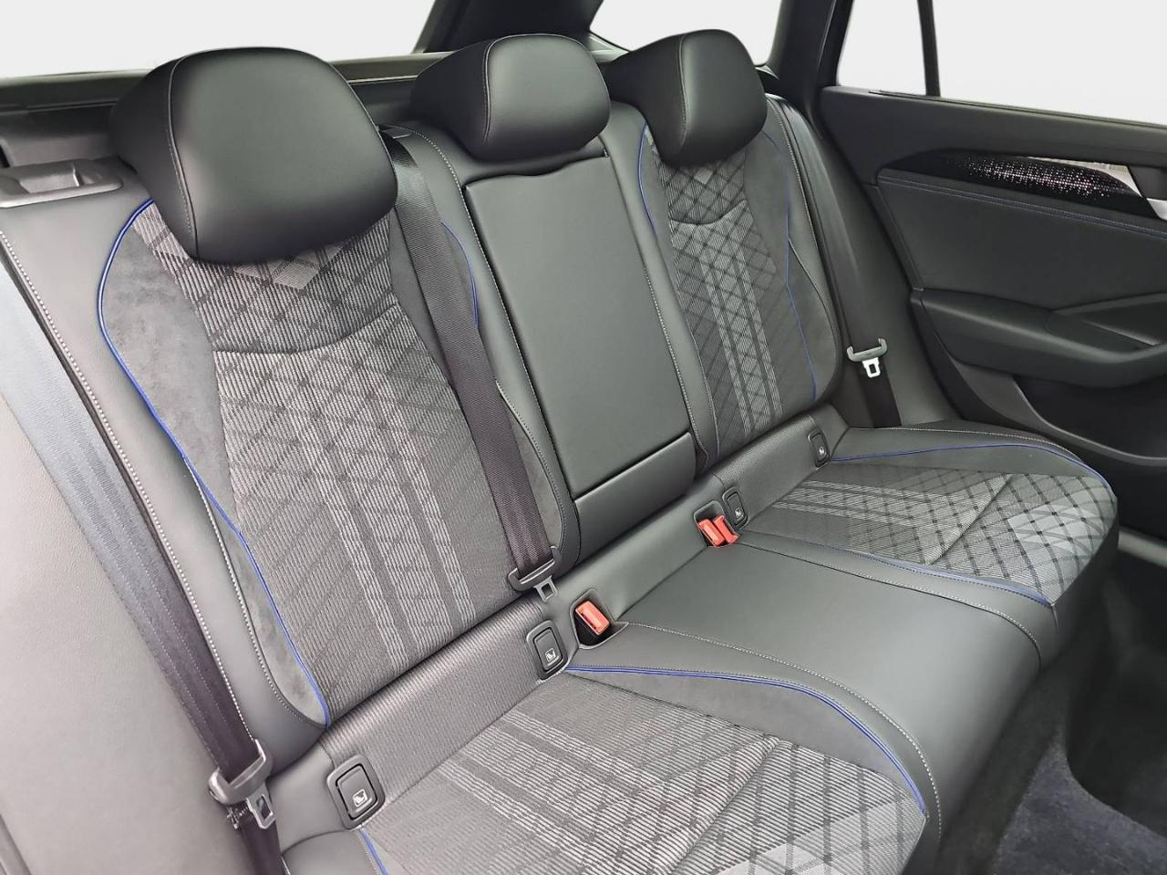 VOLKSWAGEN Passat Variant 2.0 TDI 150 CV SCR DSG R-Line - 10