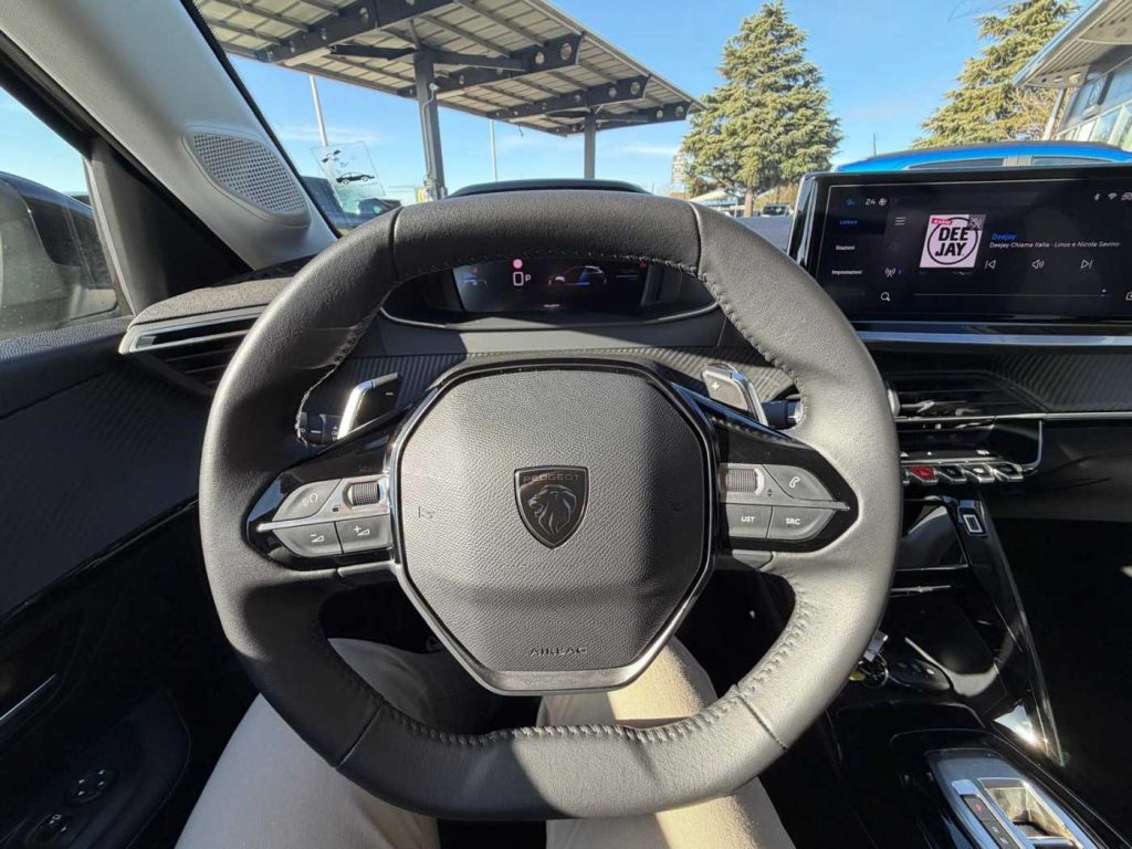 PEUGEOT 208 Hybrid 100 e-DCS6 Allure - 21