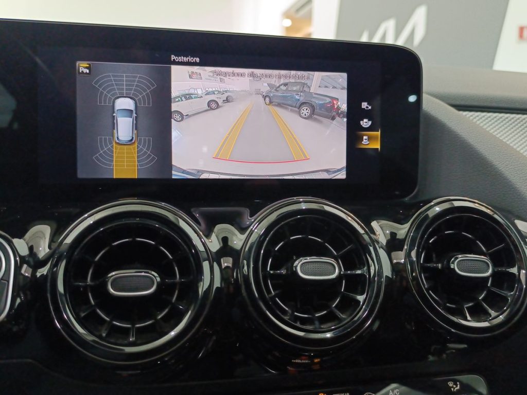 MERCEDES-BENZ GLA 200 d Automatic Business Extra - 16