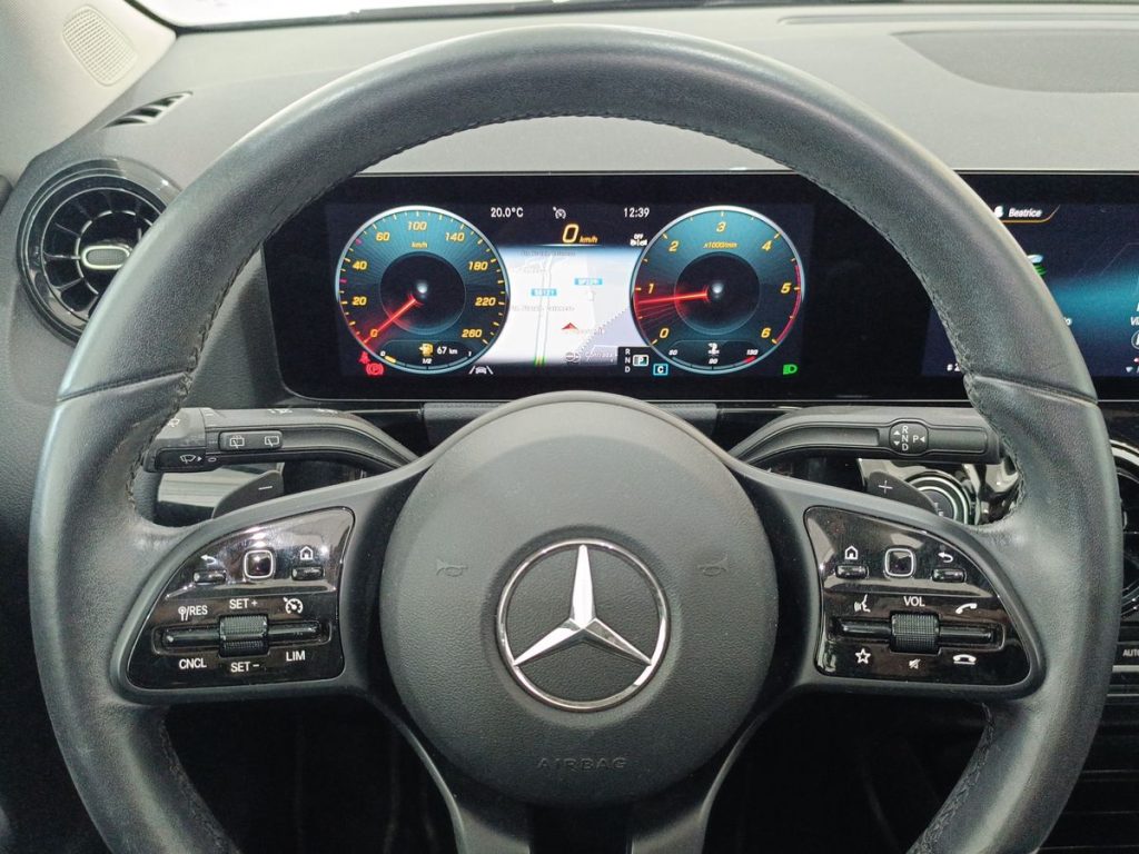 MERCEDES-BENZ GLA 200 d Automatic Business Extra - 17