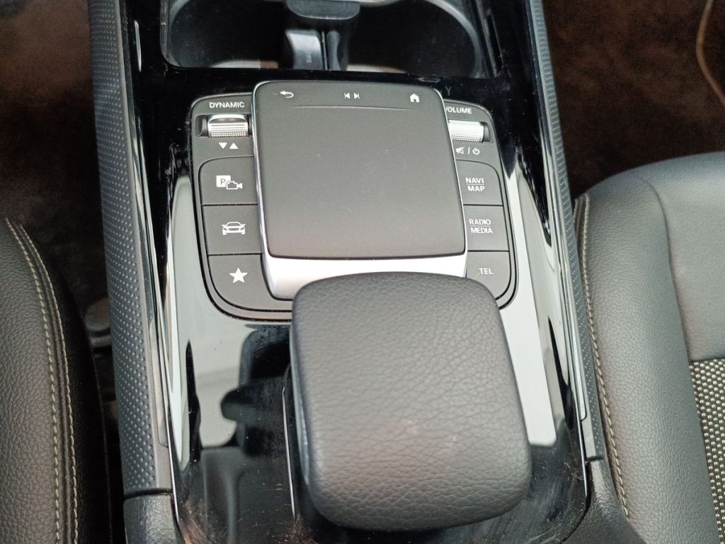 MERCEDES-BENZ GLA 200 d Automatic Business Extra - 22