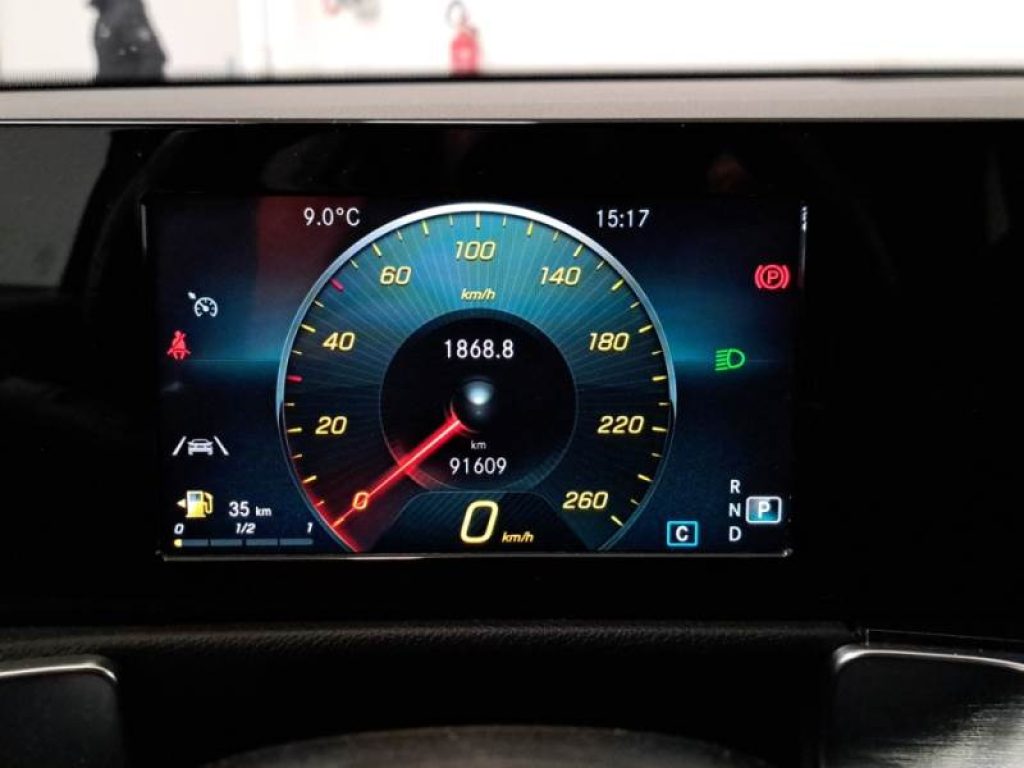 MERCEDES-BENZ GLB 200 Automatic Premium - 11