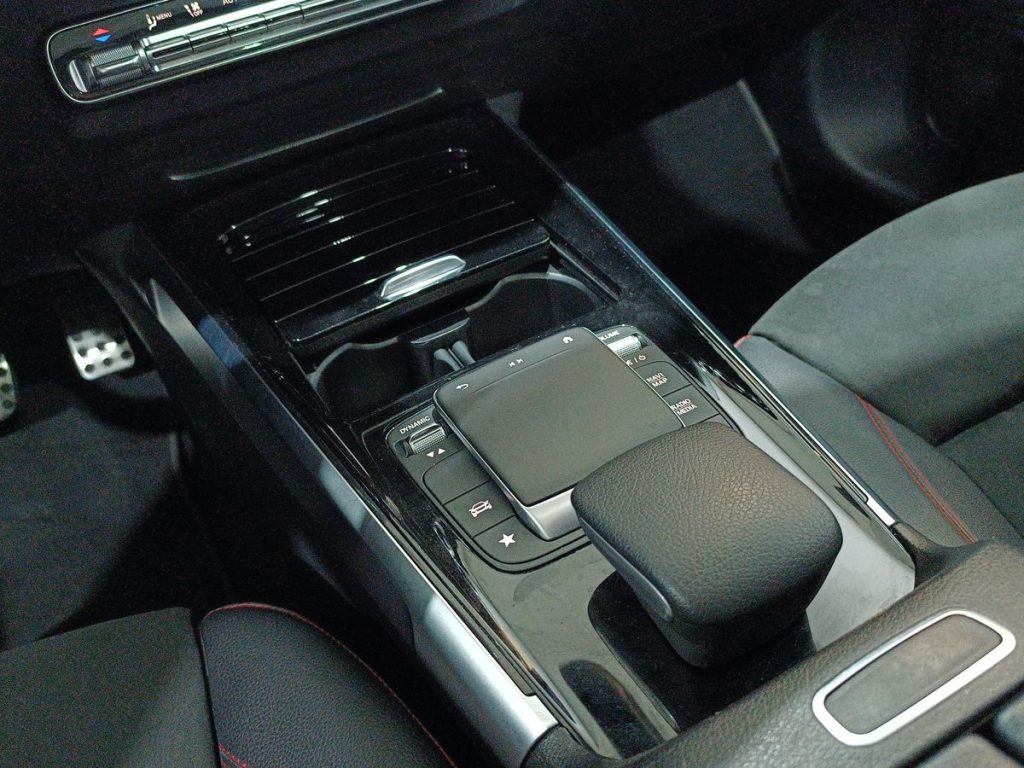 MERCEDES-BENZ GLB 200 Automatic Premium - 8