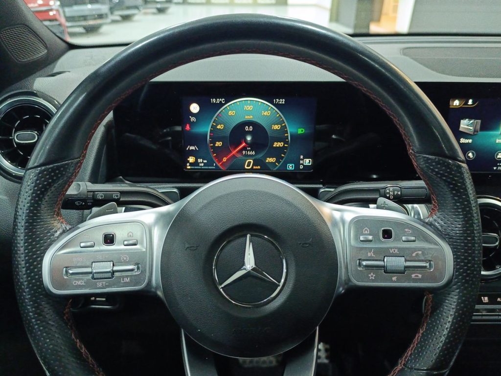 MERCEDES-BENZ GLB 200 Automatic Premium - 17