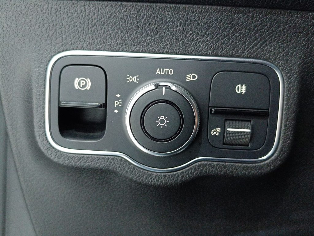 MERCEDES-BENZ GLB 200 Automatic Premium - 18