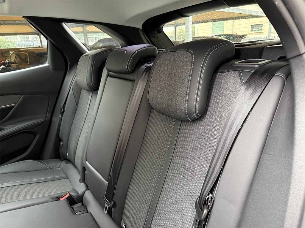 PEUGEOT 3008 1.5 bluehdi Allure TELECAMERA POST. IVA ESPOSTA - 28