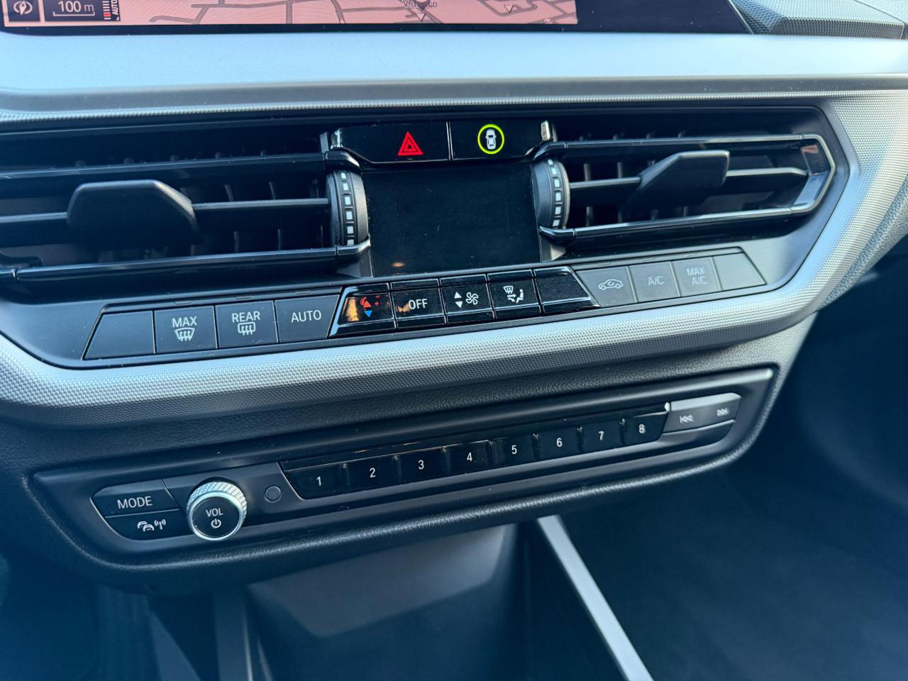 BMW 116 D 5P ADVANTAGE NAVI+FULL LED+CARPLAY+2PDC+C.L.18! - 18