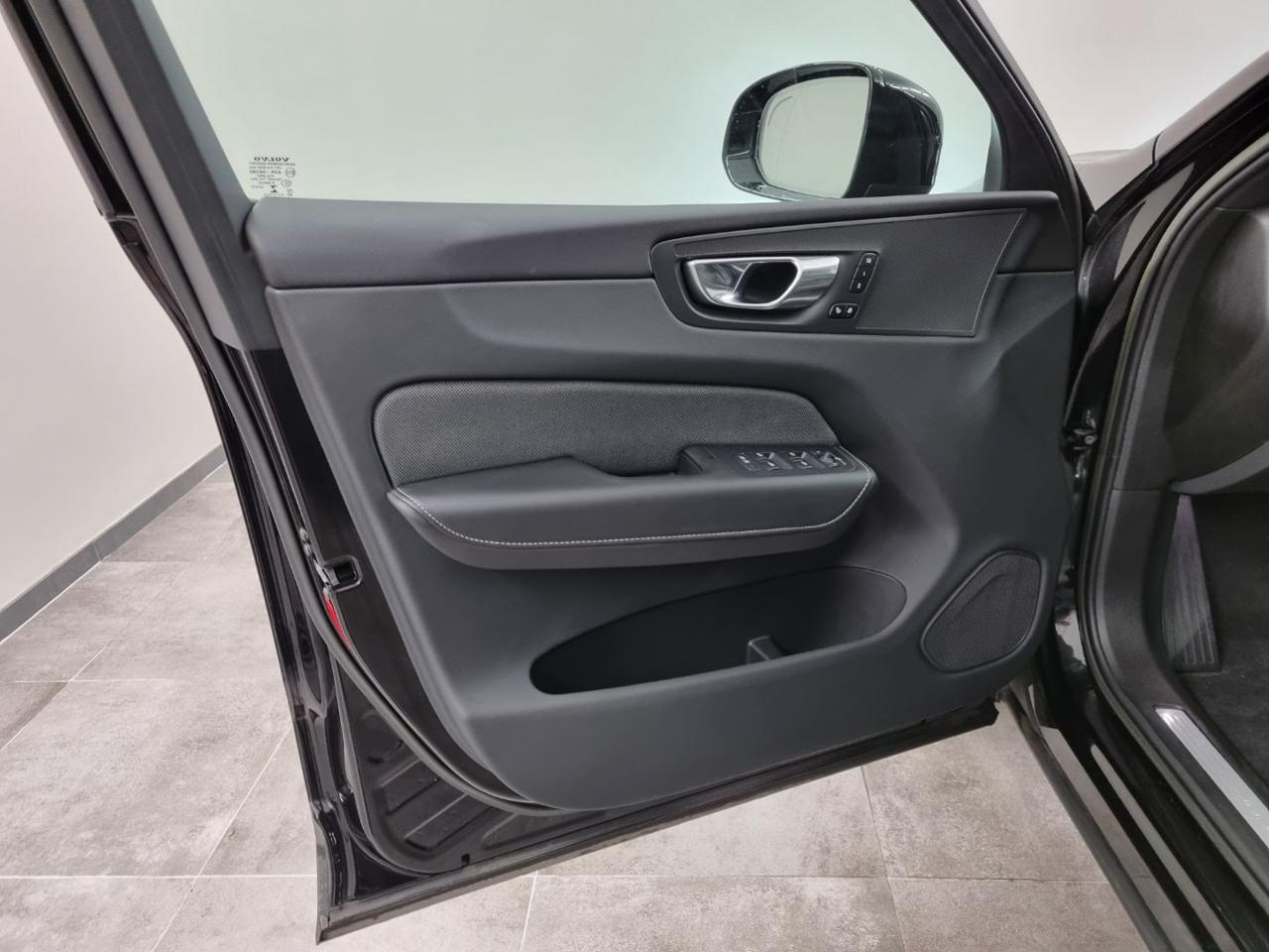 VOLVO XC60 B4 (d) automatico Plus Dark - 36