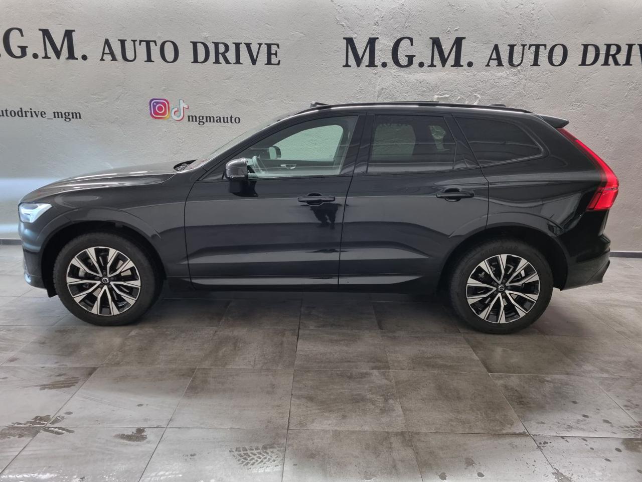 VOLVO XC60 B4 (d) automatico Plus Dark - 3
